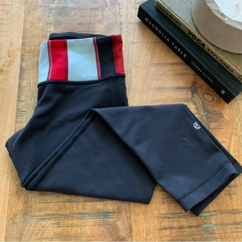 Lululemon Groove Reversible Multicolor Waist Crop Leggings Size 4